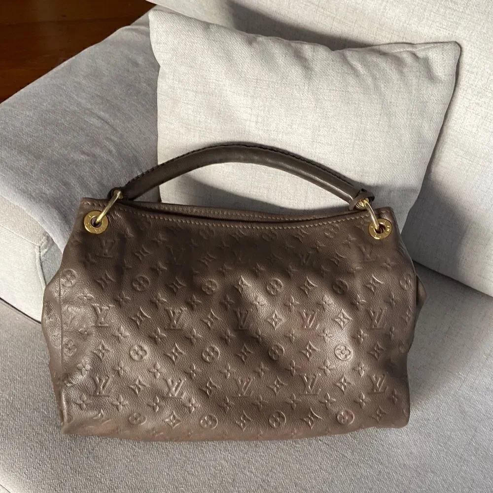 Louis Vuitton Shoulder bag  monogram lamb skin chocolate color